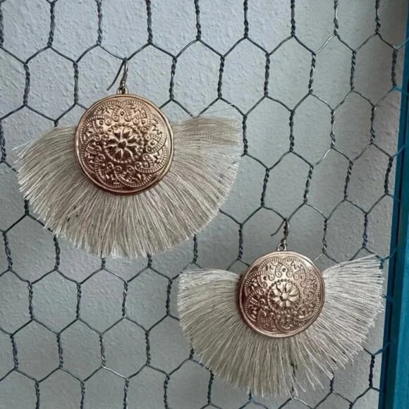 NWT 2” Statement Fan Fringe Tassel Cream - Gold Dangle Pierced Earrings - Picture 4 of 4